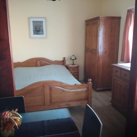 Besenyei Apartman Sarvar Exterior foto