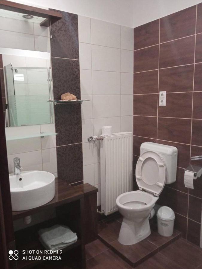 Besenyei Apartman Sarvar Exterior foto