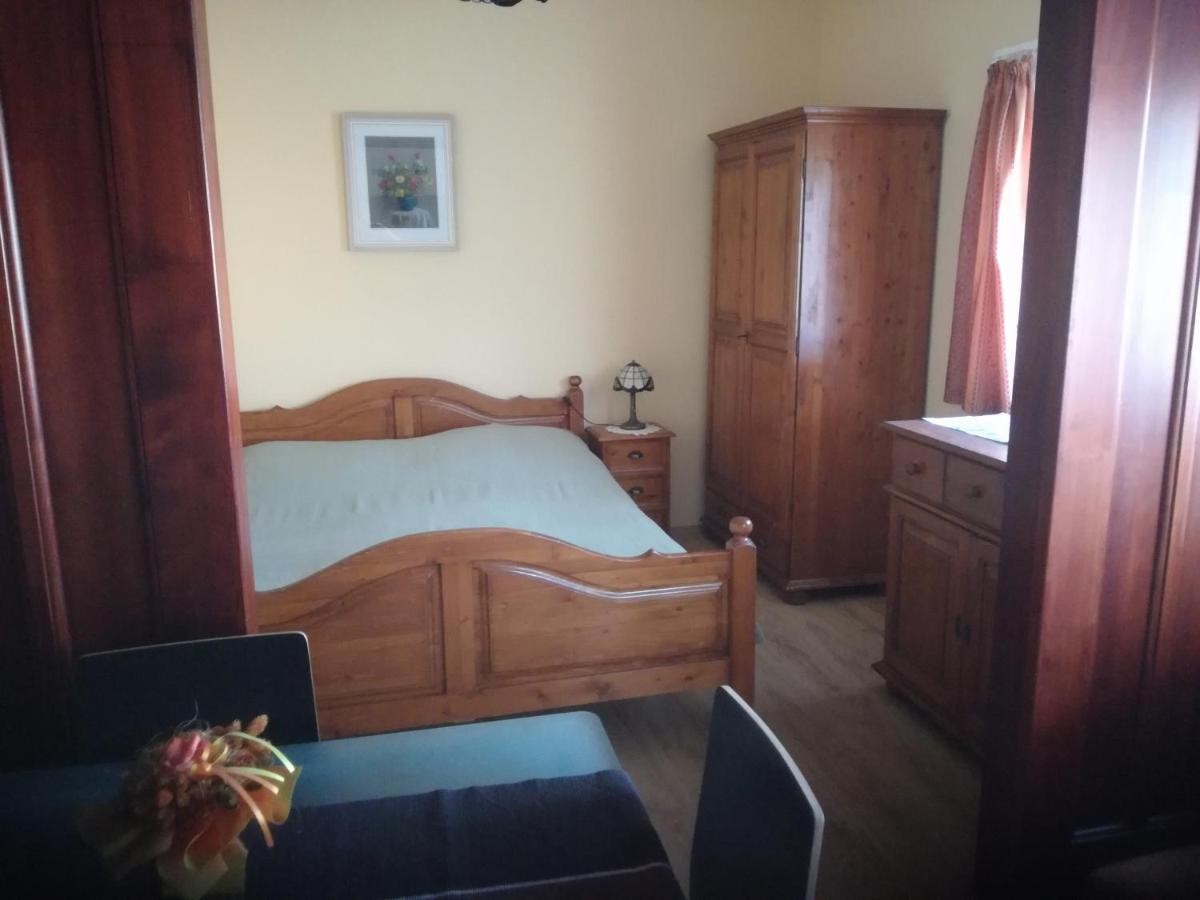 Besenyei Apartman Sarvar Exterior foto