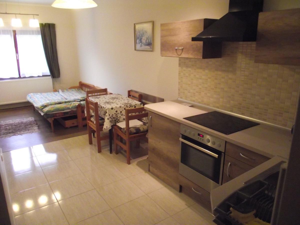Besenyei Apartman Sarvar Exterior foto