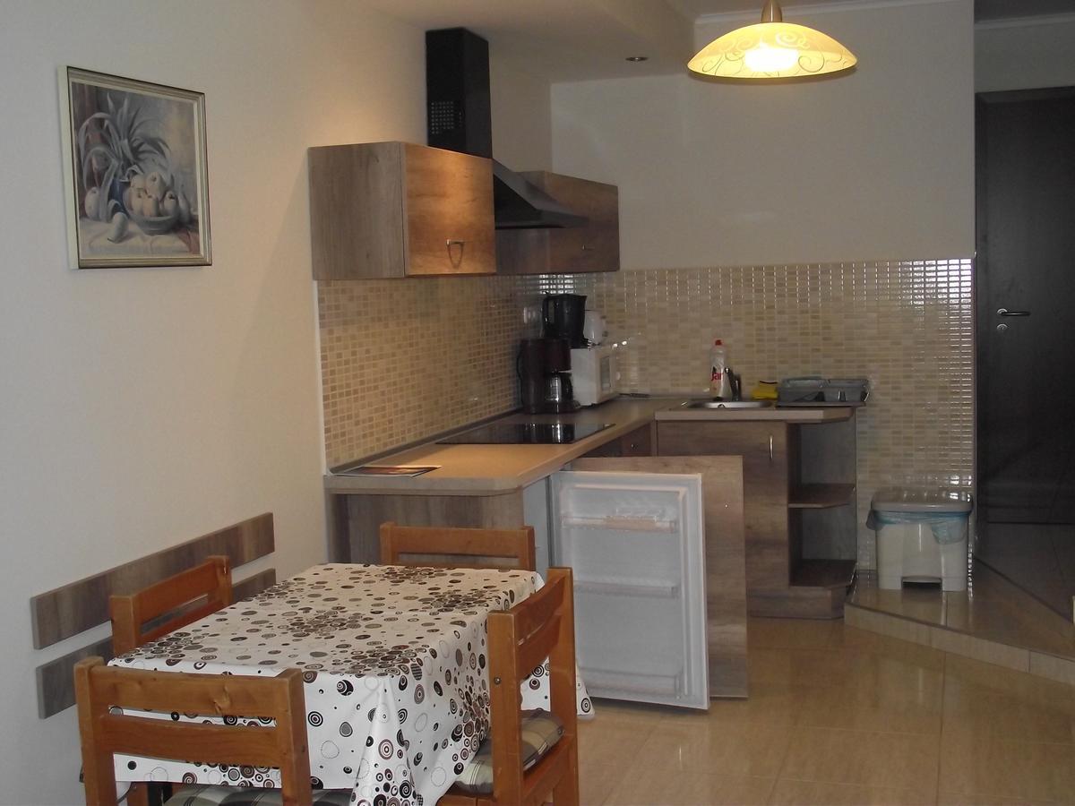 Besenyei Apartman Sarvar Exterior foto